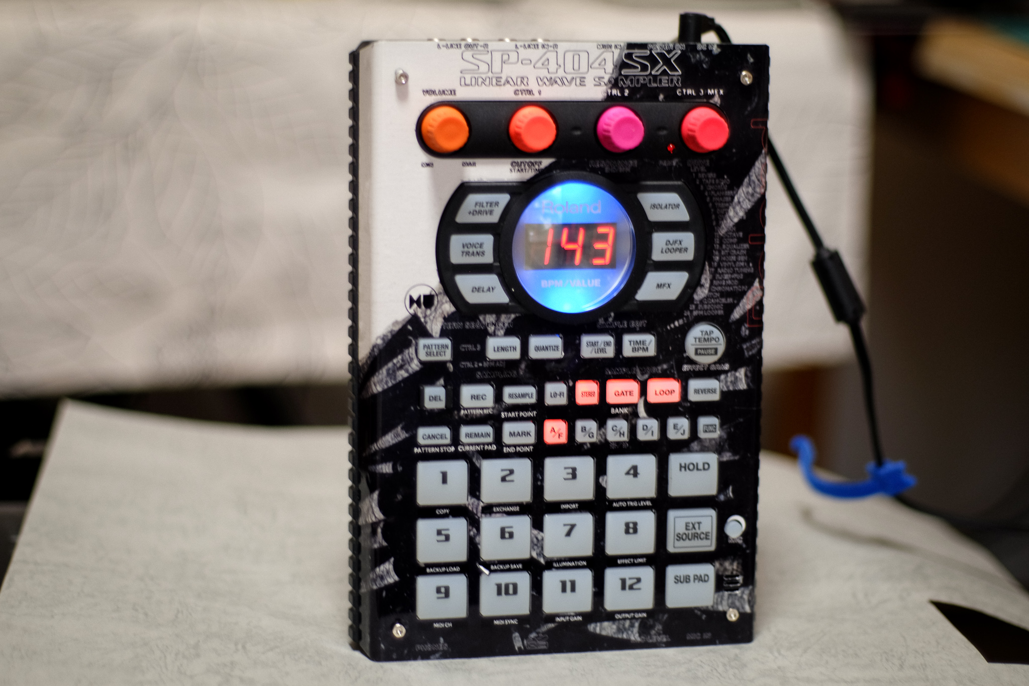 hummmagazine_original_Roland-sp-404SX-Customskin